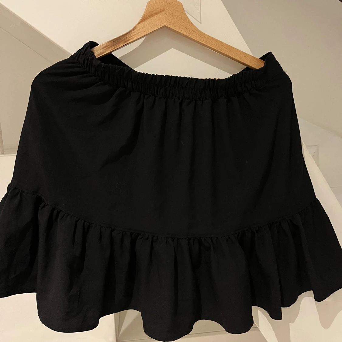 Svart volangkjol från Lindex - 2