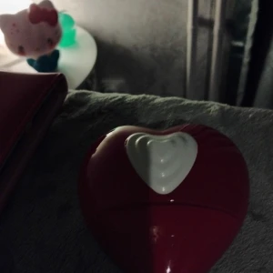 Escada parfym  - Säljer escada show me love 100 ml endast testad 1 gång pris 400.