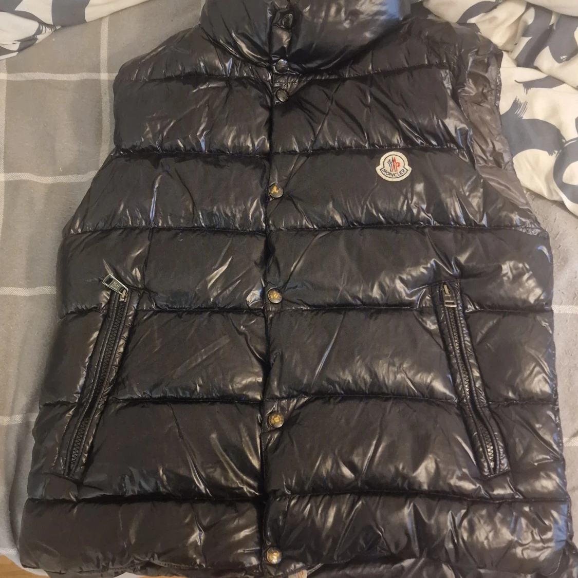Svart dunväst från Moncler