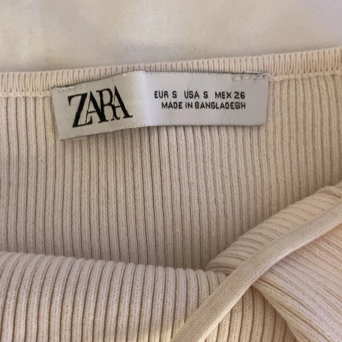 Vit ribbad linnetopp  - 2