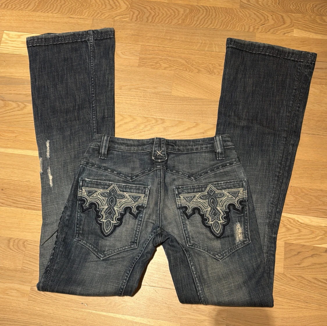 Blå bootcut jeans från Antik Denim