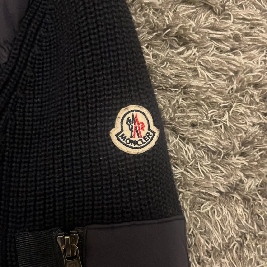 Svart Moncler pufferjacka med huva - 1