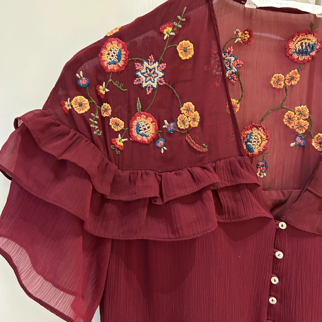  Ny supersöt  Vinröd blommig kortklänning från Zara - 1