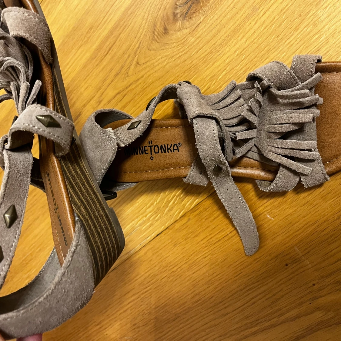 Minnetonka sandaler med fransar - 1