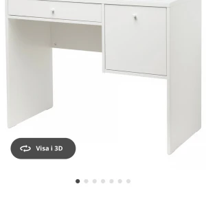 Sminkbord - Säljer mitt sminkbord. Den är som ny och har inga skador. Finns att hämta i Göteborg 