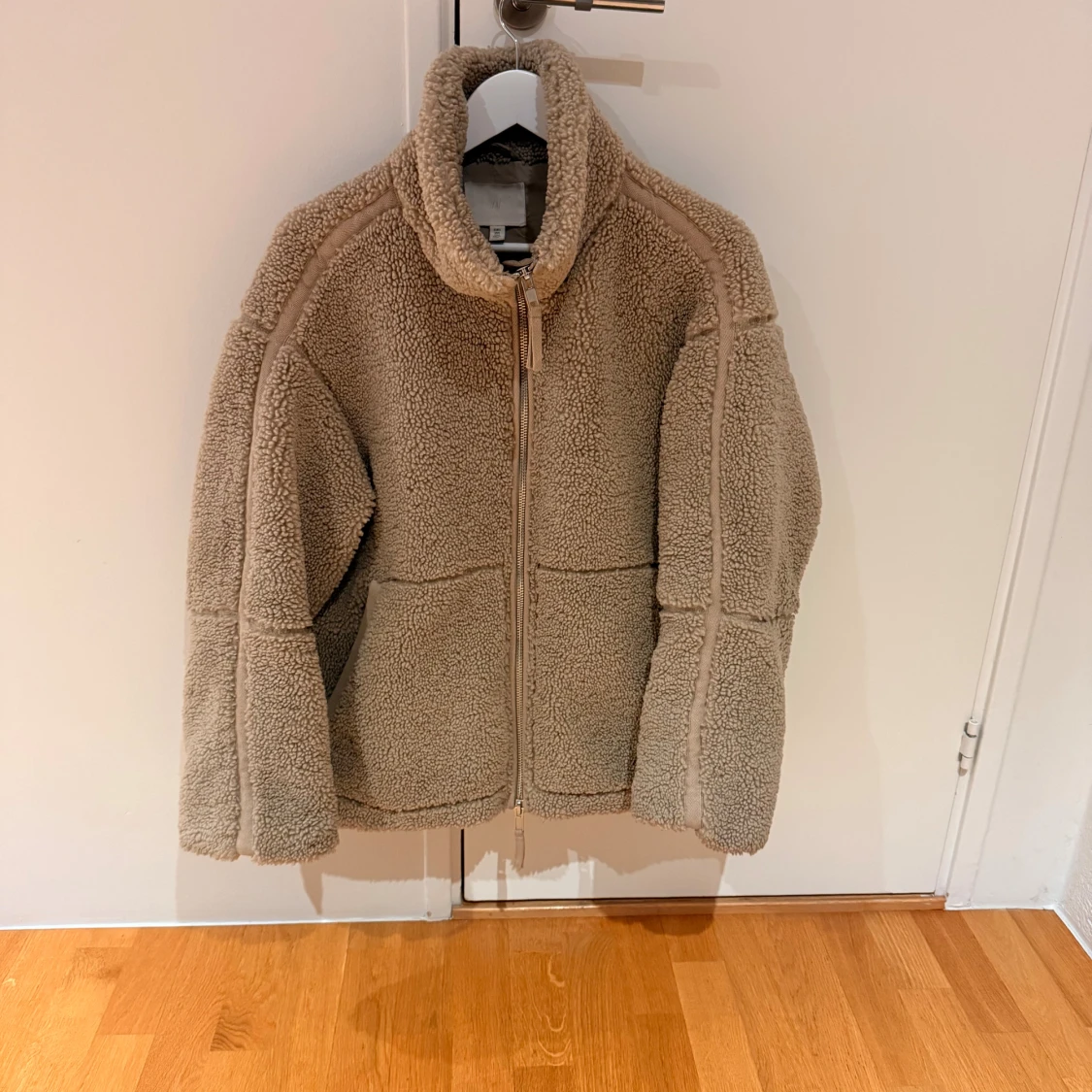 Beige teddyjacka från HM