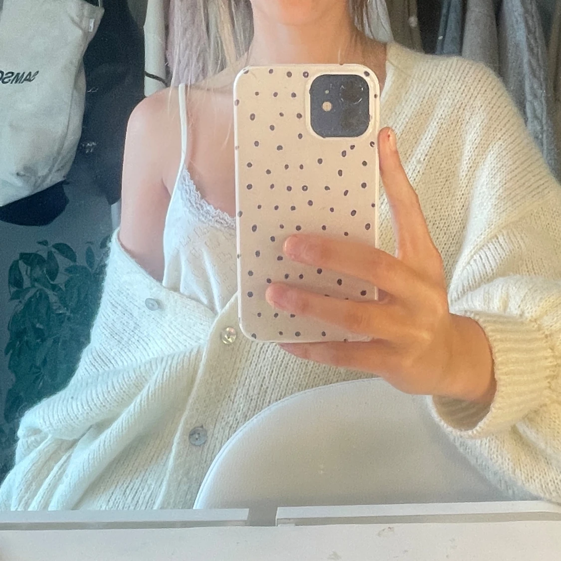 Krämvit stickad kofta med knappar - 1