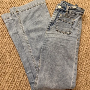 Jeans - Så fina jeans som nästan är helt nya! Längd 32 storlek 25. Nypris 499:-