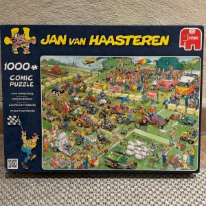 Pussel - Pussel från Jan Van Haasteren i bra skick. Kan saknas några bitar. 