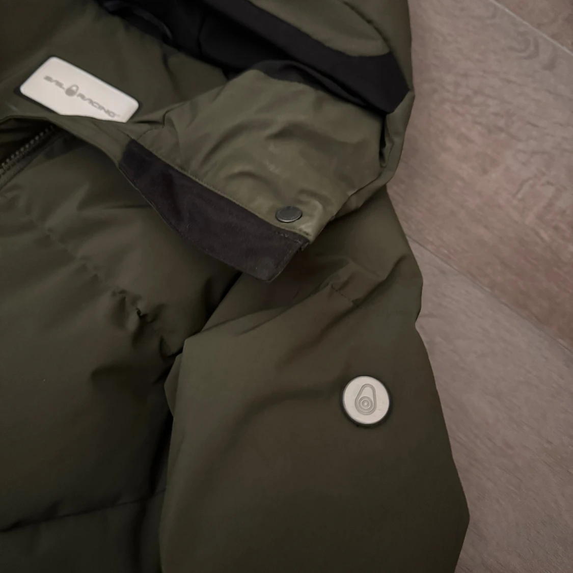 Olivgrön lång dunjacka Sail Racing - 3