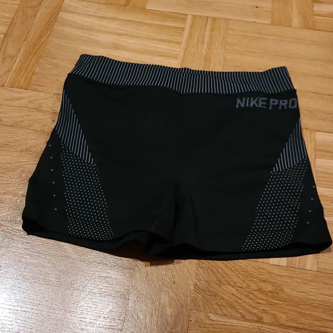 Nike Pro svarta träningsshorts S