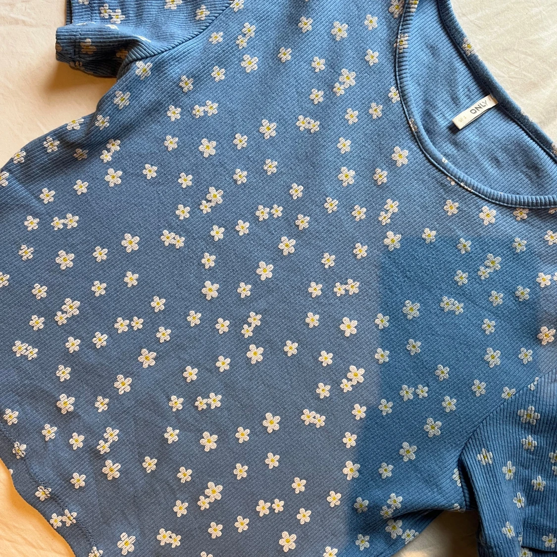 Blommig blå topp från ONLY - 2