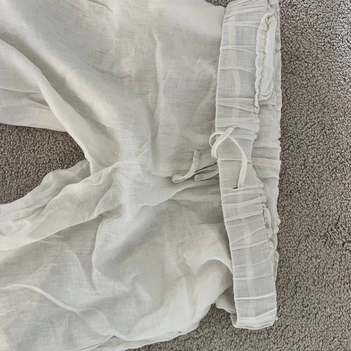 Vita linnebyxor med snörning - 2