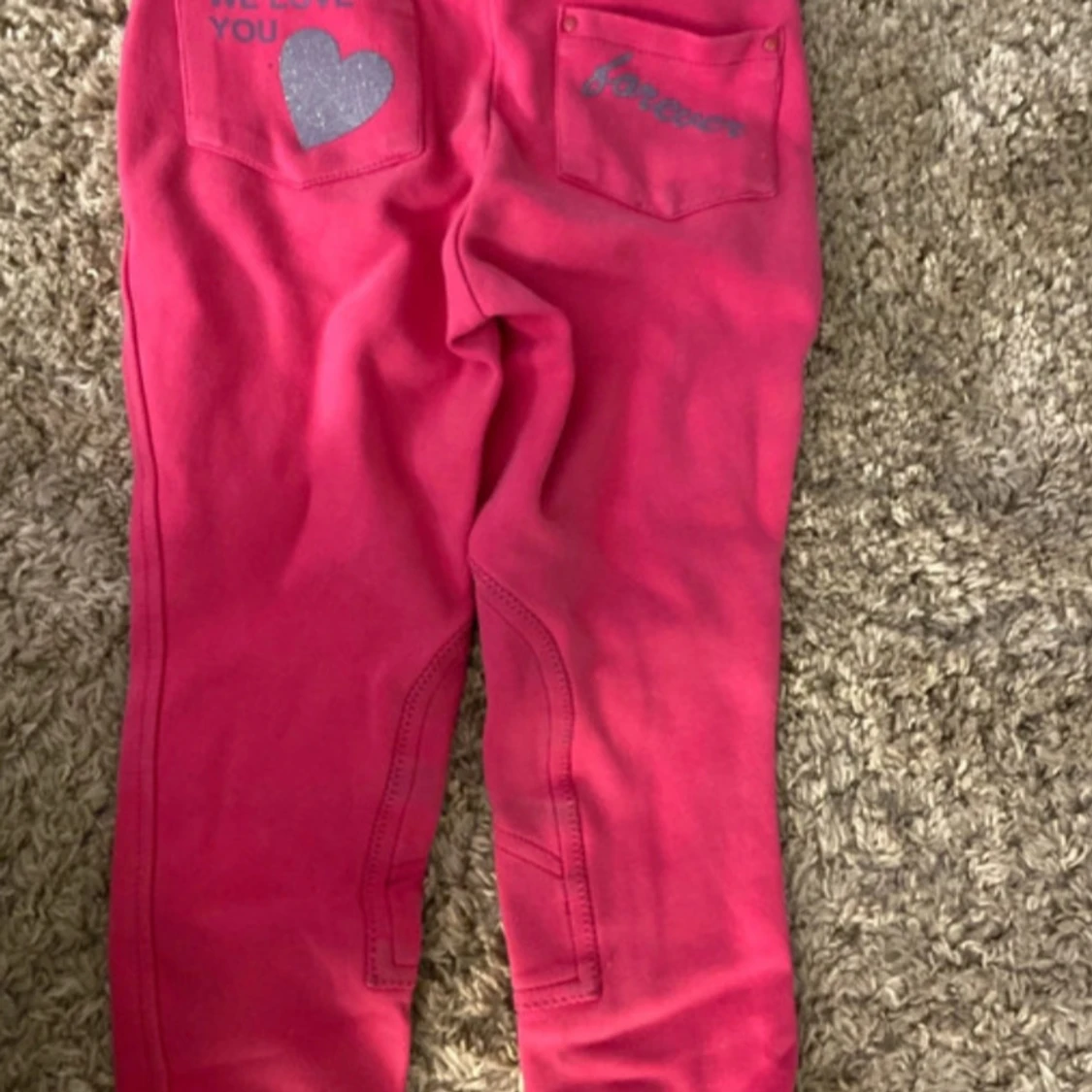 Rosa ridbyxor från CRW med hjärtdetalj - 1