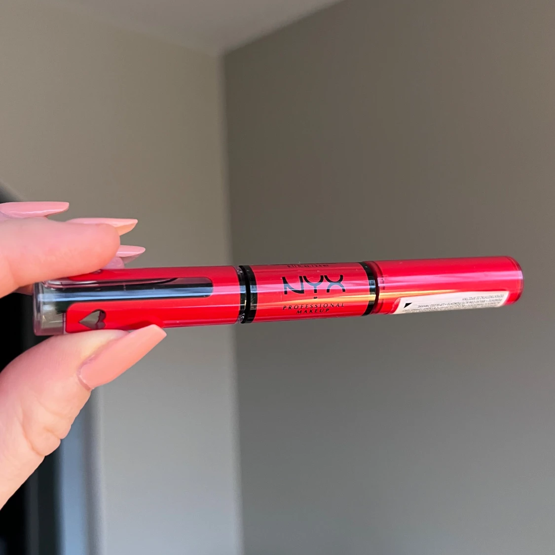 NYX Shine Loud Rebel in Red läppglans