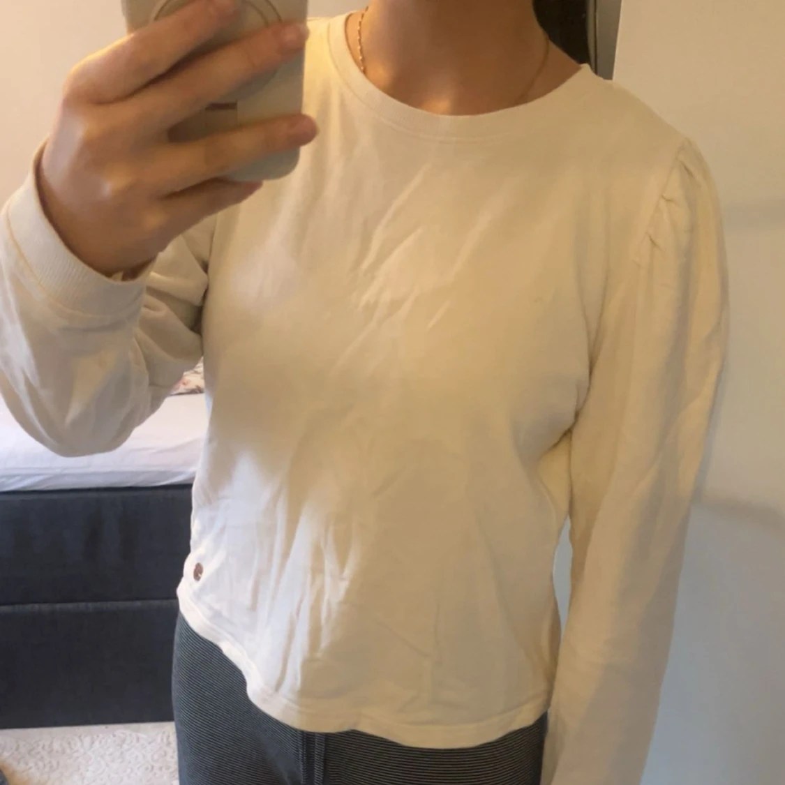 Vit långärmad tröja med puffärm