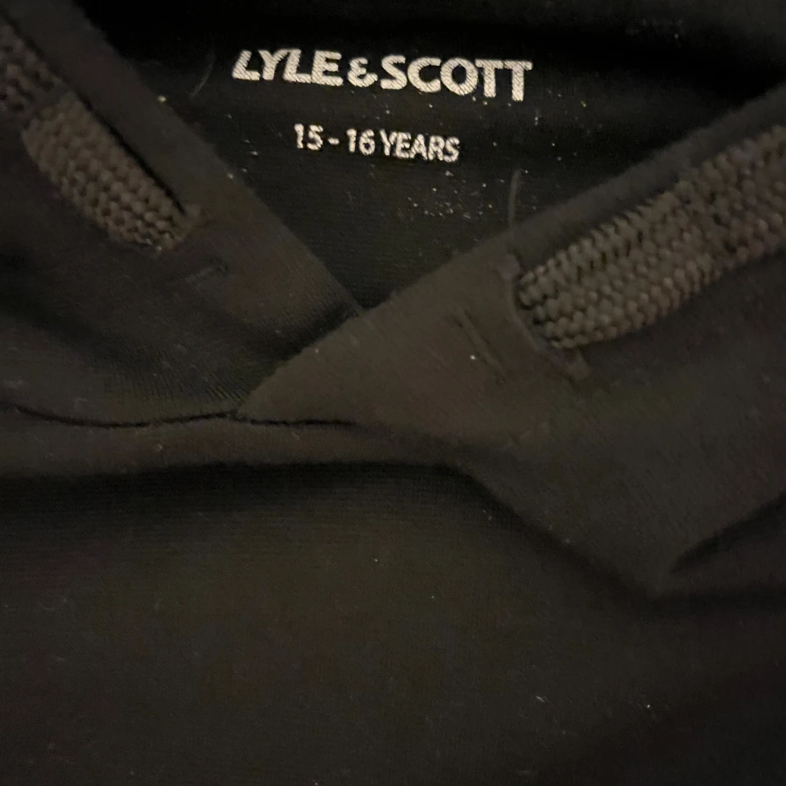 Svart lyle & scott hoodie - 2