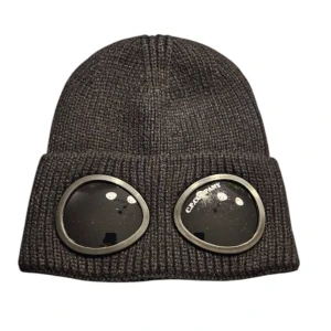 CP company mössa - Säljer en ny CP company mössa, i topp skick och orginal påse kommer med.