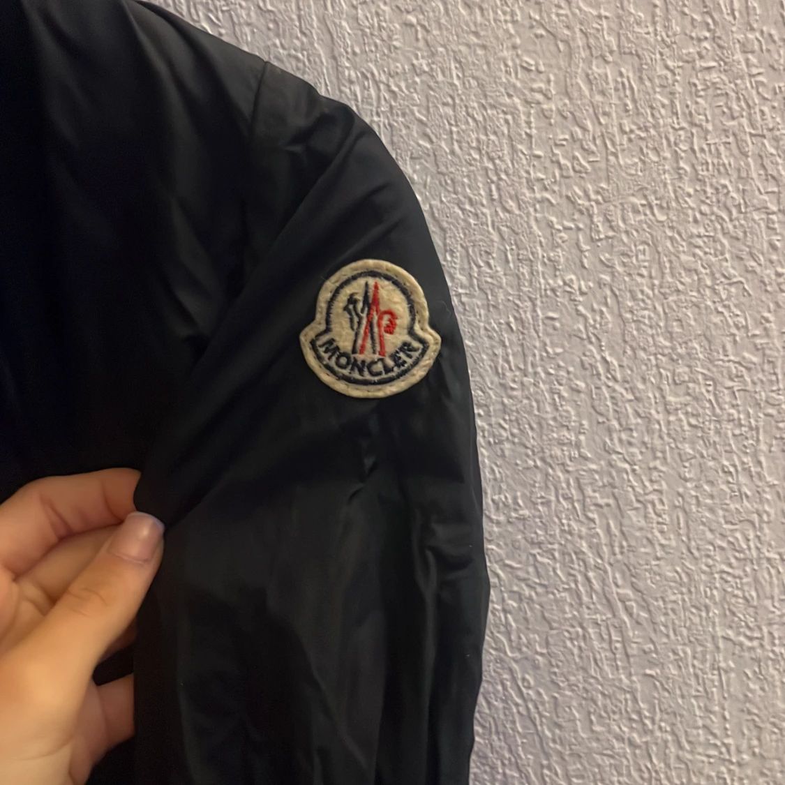 Svart Moncler vindjacka med huva - 1