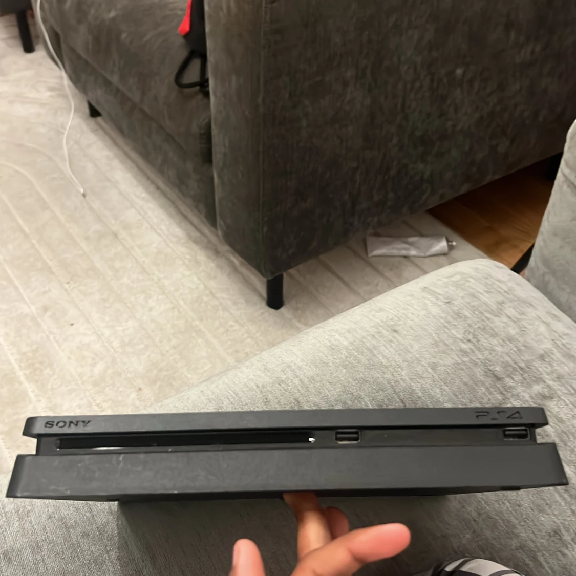 PlayStation 4 Slim - 3