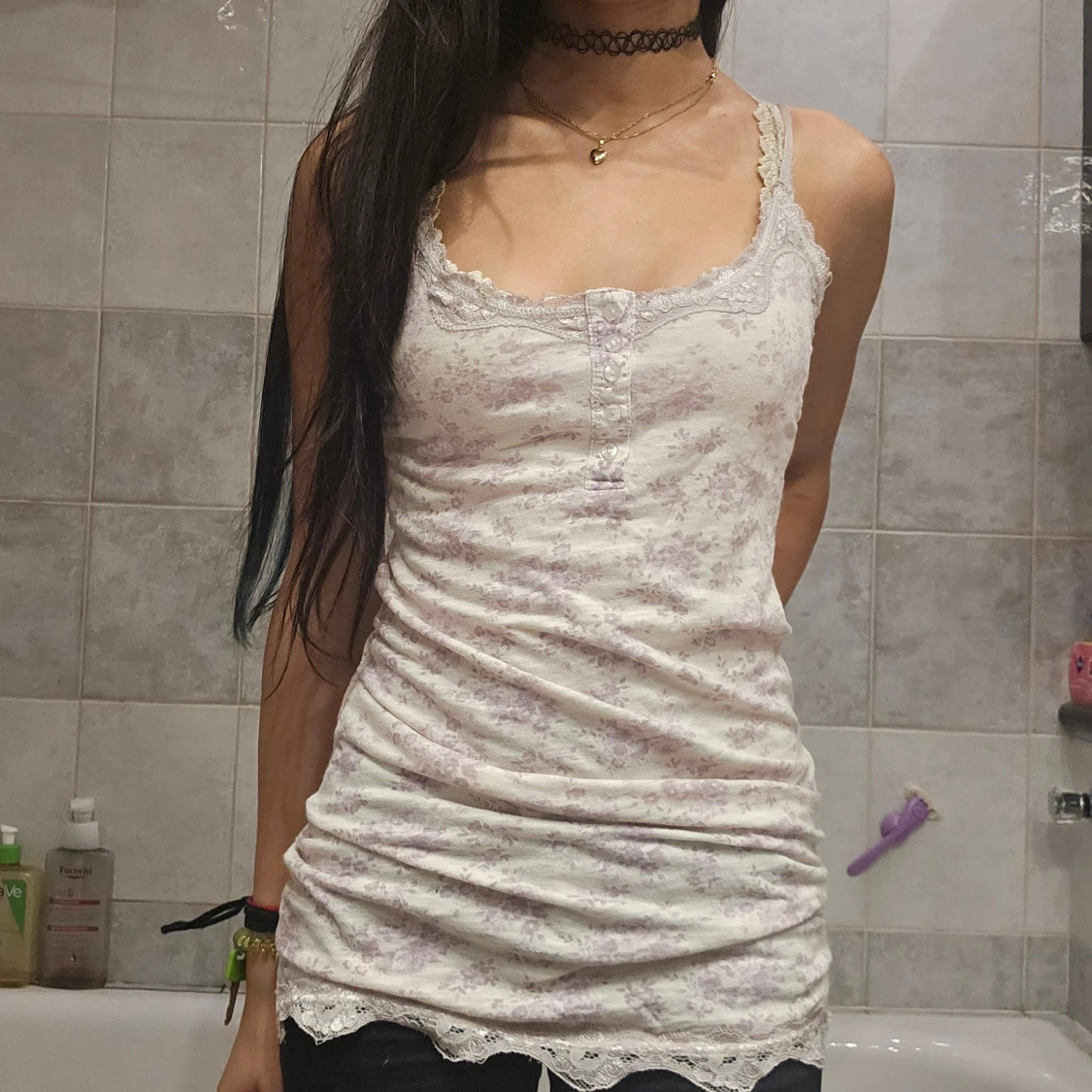 Blommig spetskantad linnetopp