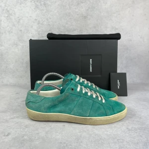 Saint Laurent SL/06 sneaker - – Condition: 8/10  – What is included: Dustbag  – Retail price: 7000 + SEK