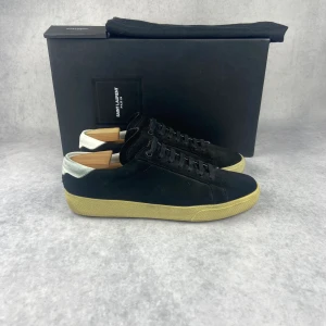 Saint Laurent SL/06 sneaker - – Condition: 8/10  – What is included: Only sneakers  – Retail price: Over 700 euro