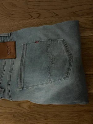Replay Anbass hyperflex  - Nya jeans från Replay i modellen Anbass hyperflex. Dessa är nya utan taggar, köpte de i somras men jag har inte använt dem mer än 2 eller 3 tillfällen.
