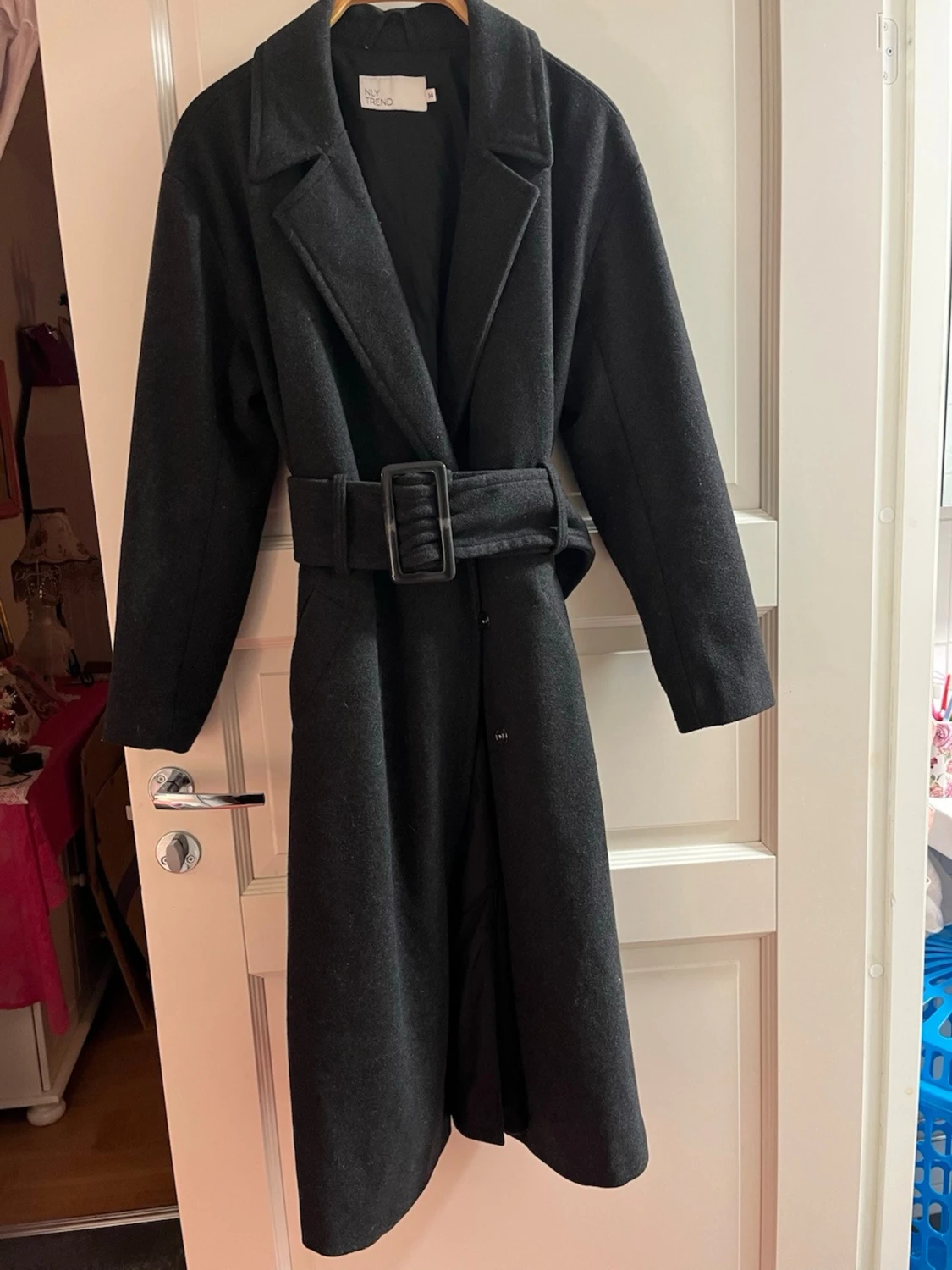 Mörkgrå kappa med bälte och slag - 1