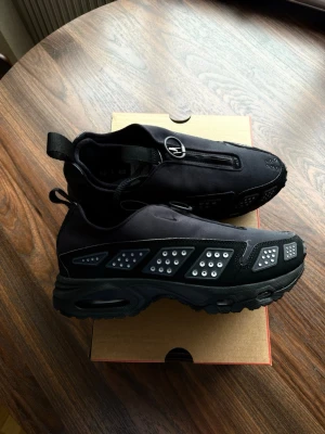 Nike Air Max SNDR Black Silver (NYA) - Säljer ett par Nike Air Max SNDR i färgen Black/Silver, helt nya och aldrig använda.  Originalbox medföljer.