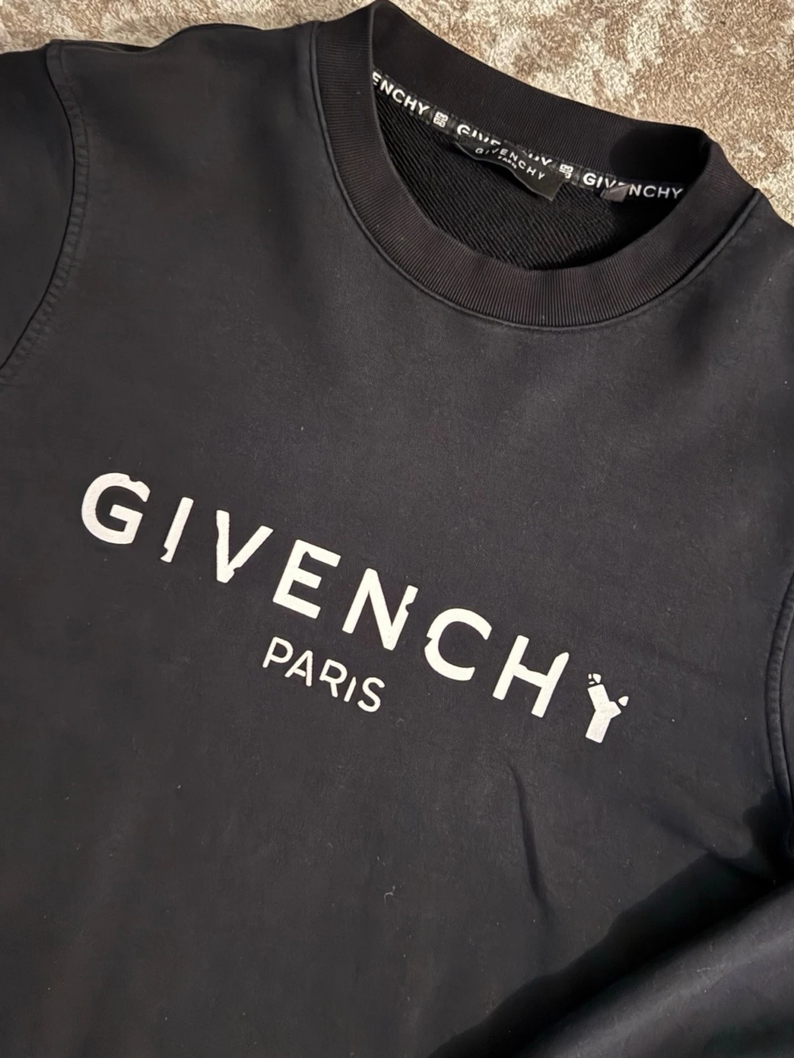 Svart sweatshirt från Givenchy - 1