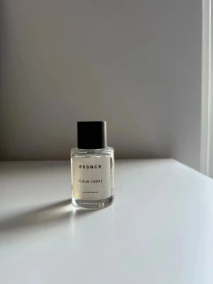 Essnce Fleur Chere - Se bilder 