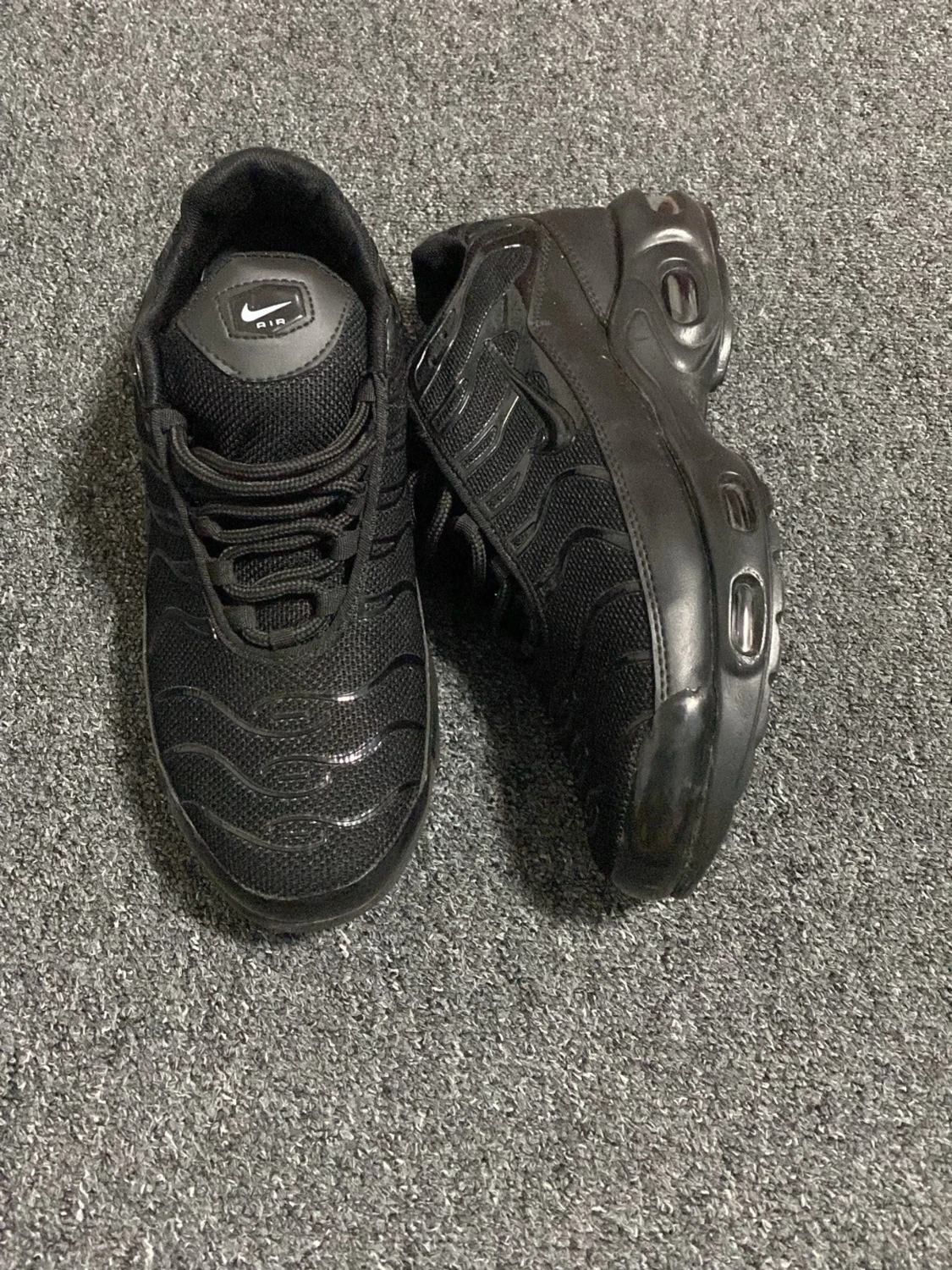 Svarta Nike Air Max Plus sneakers