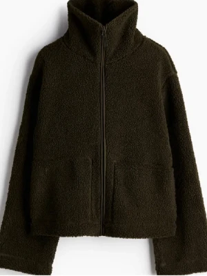 Grön teddyjacka från HM - Säljer den virala gröna teedyjackan från HM. Så mysig!💕