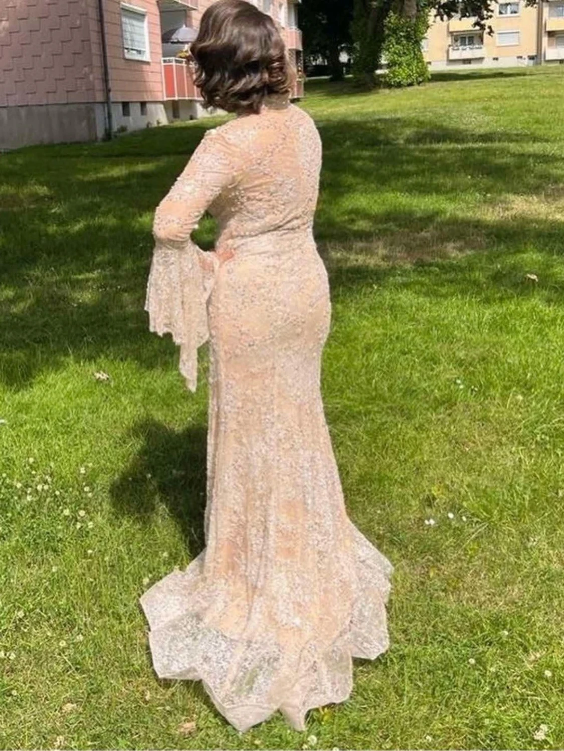 Glittrig långklänning i champagne - 2