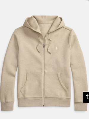 Beige hoodie från Polo Ralph Lauren - Snygg beige hoodie med dragkedja från Polo Ralph Lauren. Klassisk design med huva och dragsnören, två fickor framtill och diskret logga broderad på bröstet. Perfekt för en chill och stilren look. Tillverkad i mjukt material för extra komfort.