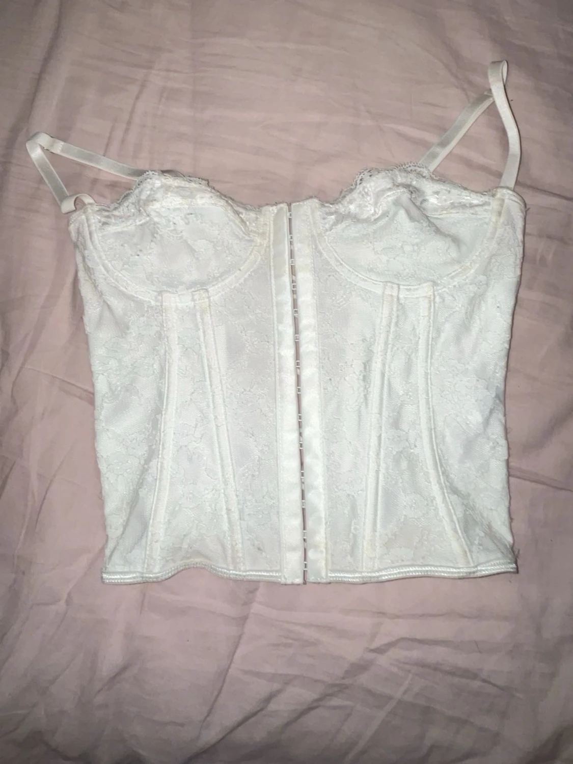 Vit spetskorsett med axelband - 2