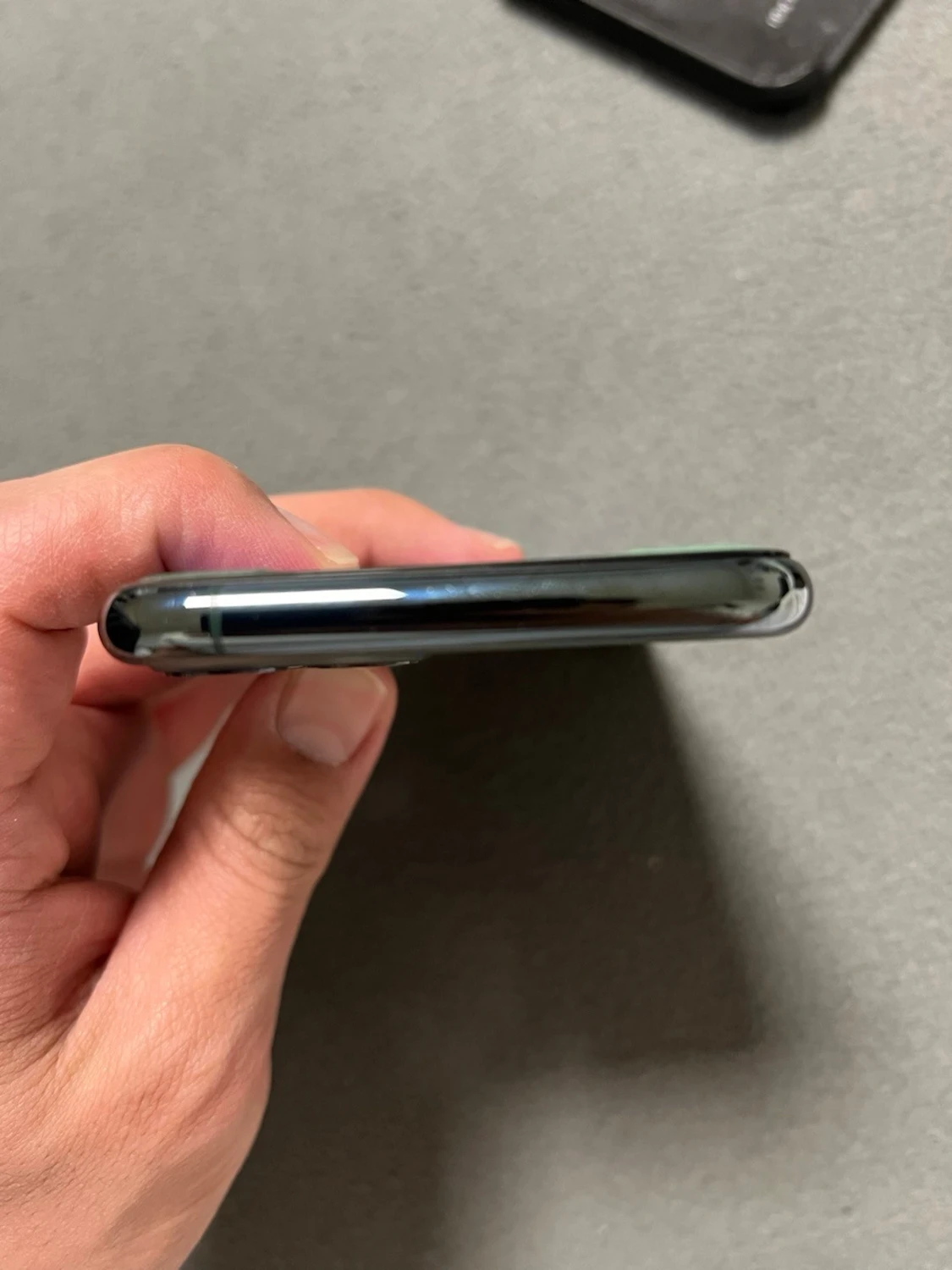 iPhone 11 Pro grön med skal - 2