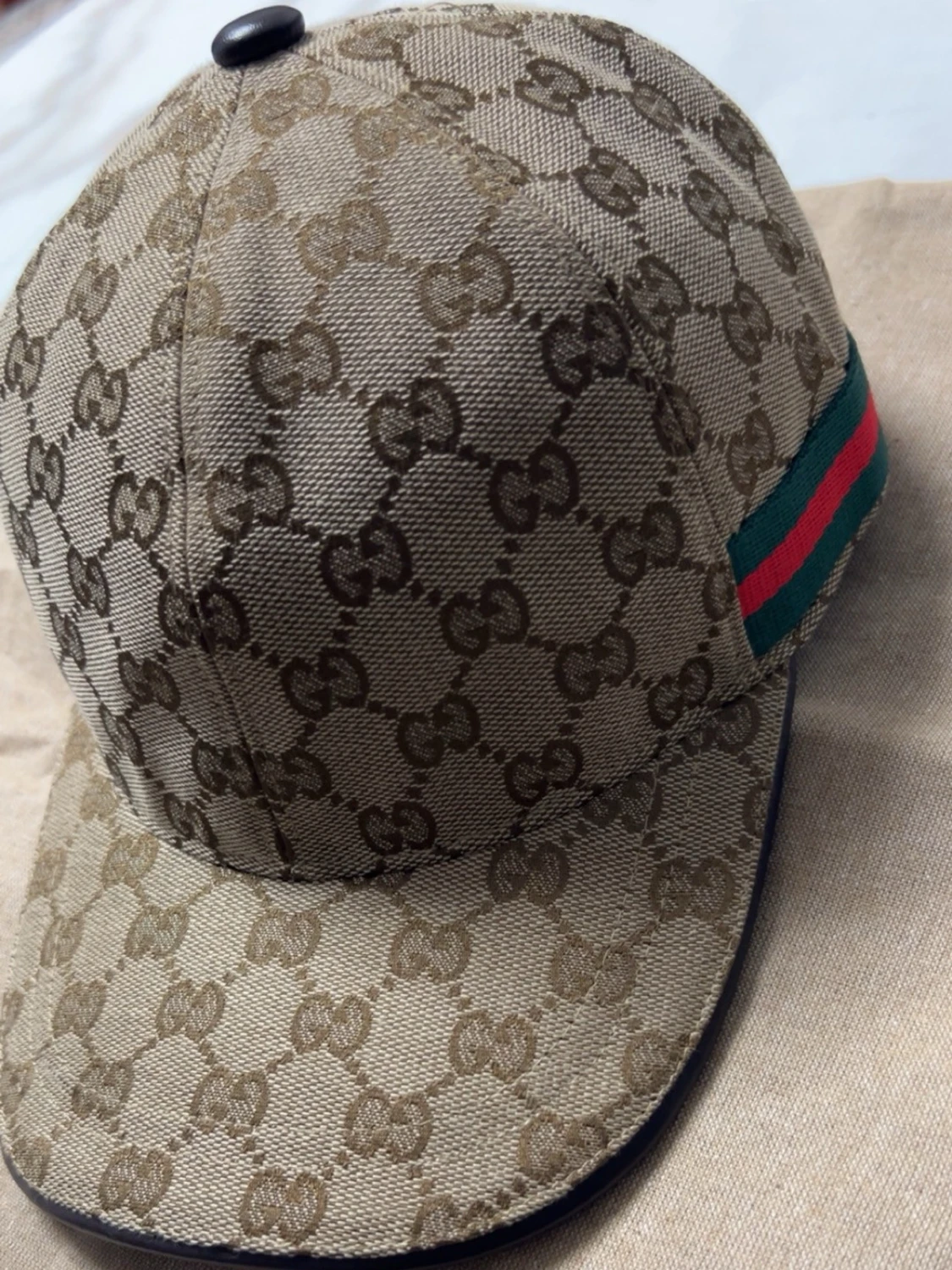 Beige keps från Gucci med GG-mönster - 1