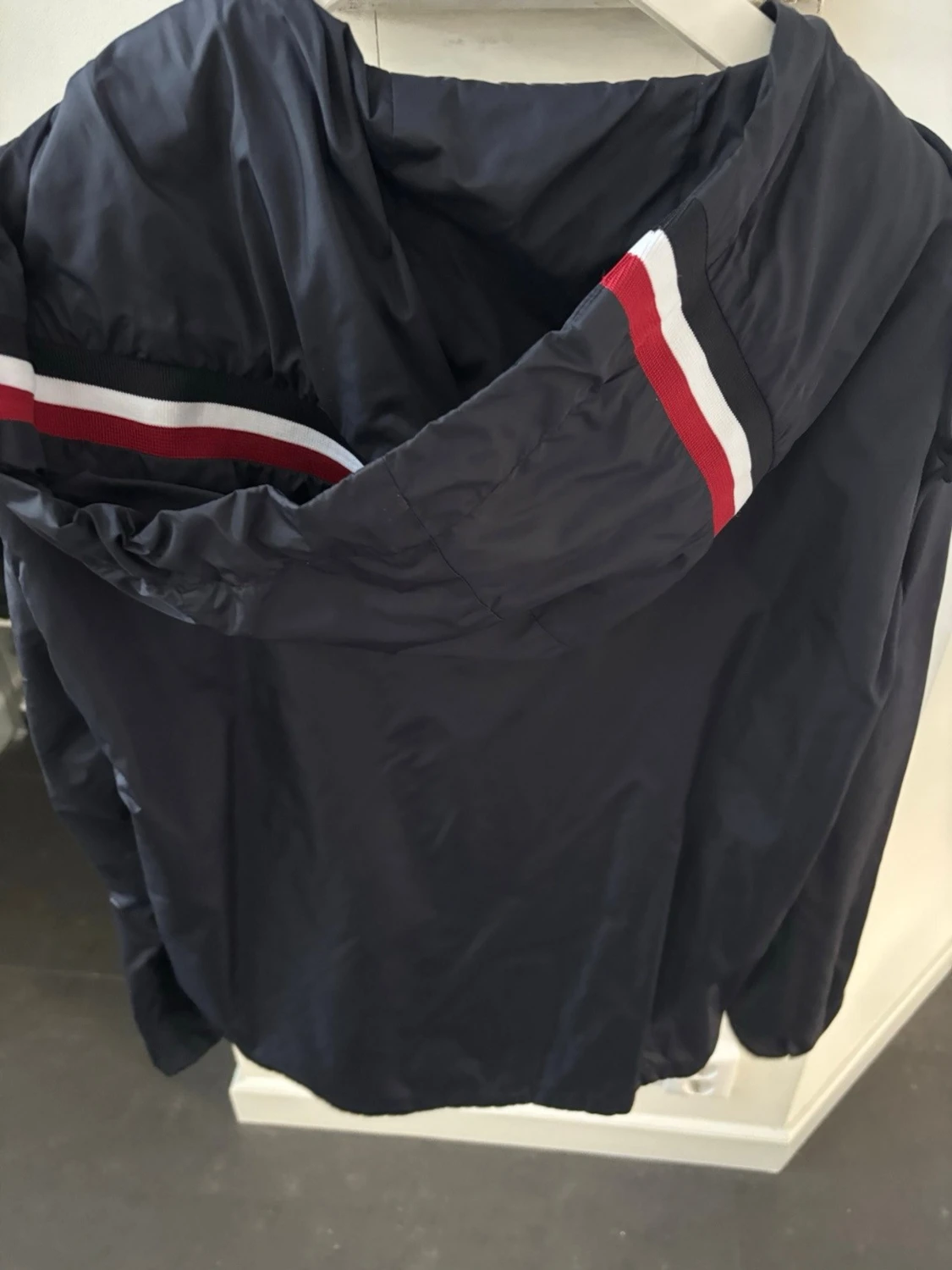 Marinblå vindjacka från Moncler - 2