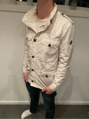 Snoot field jacka -  Snoot Field Jacka Herr| pris: 1200kr| storlek: L| skick:9/10| hör av dig vid minsta lilla fundering eller fråga|