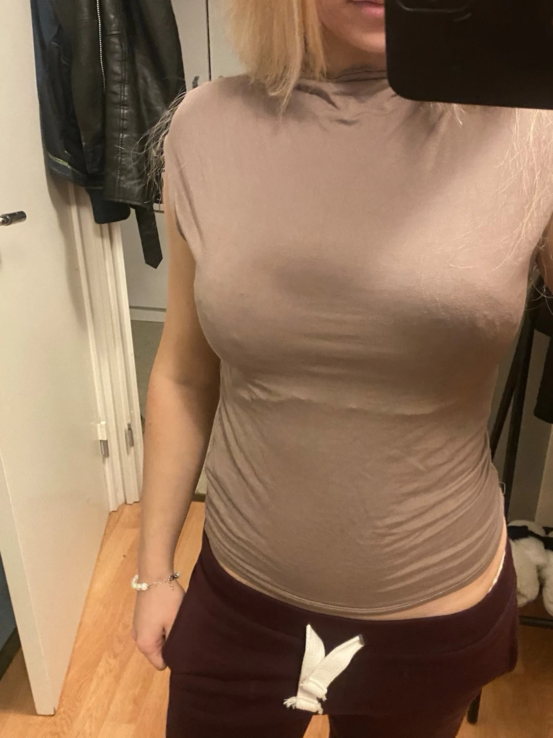 Beige tight ärmlös topp