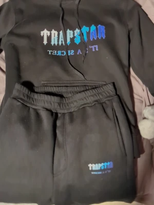 Trapstar set - Bra skick 