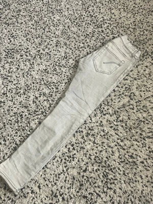 Dondup george jeans - Ett par feta dondup george jeans. Skriv privat för mer information eller bilder