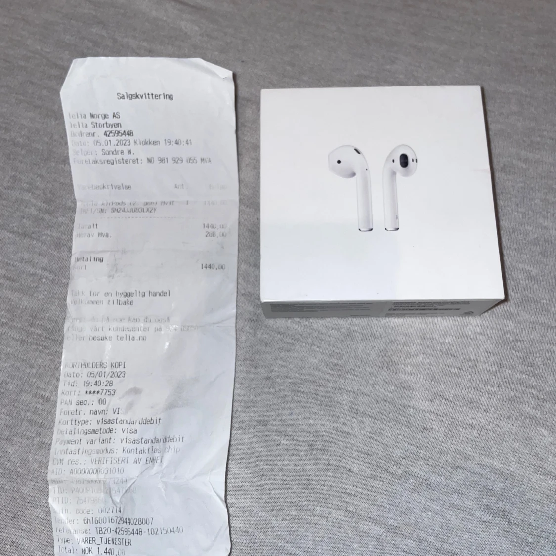 Apple AirPods  - 1