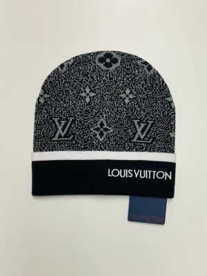 Lv Mössa - Helt ny aldrig använd. Storlek One size. Snabb frakt.
