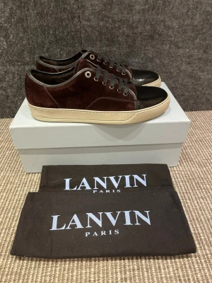 Lanvin skor  - December REA! Hej, säljer nu dessa svin snygga lanvin skor. Skorna är i grymt skick! Begränsat antal boxar och dustbag. Hör av dig vid frågor. 