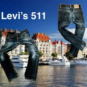 Levi's 511 jeans med slitningar - Tjena, säljer nu dessa Levis 511 i storlek 29/32. Dessa har en sjukt bra passform och de bara fråga om fler bilder osv. Just dessa jeans är sjukt svåra att få tag på samt att dessa slitningar har gjort med tiden dessa har används. Hör av er vid ytligare frågor eller funderingar!