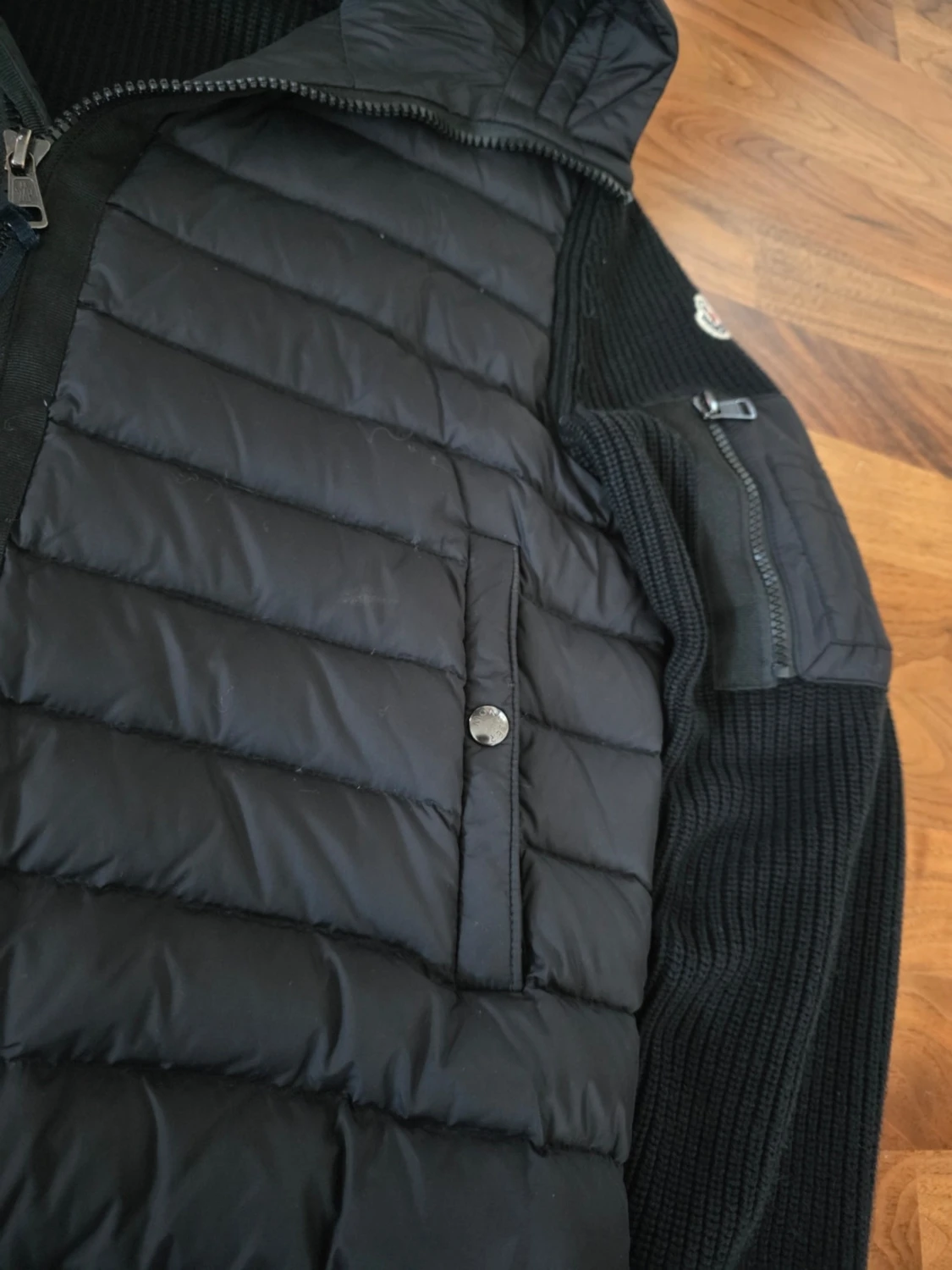 Svart pufferjacka från Moncler - 3