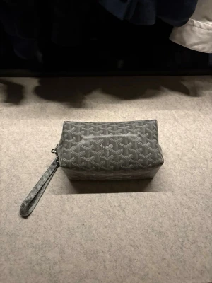 Neccesär - Bra skick 9/10 använt endast en gång 